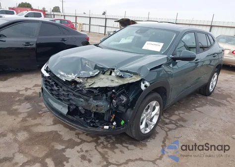 2025 Chevrolet Trax Fwd Ls z USA, uszkodzony, nr VIN KL77LFEPXSC304210